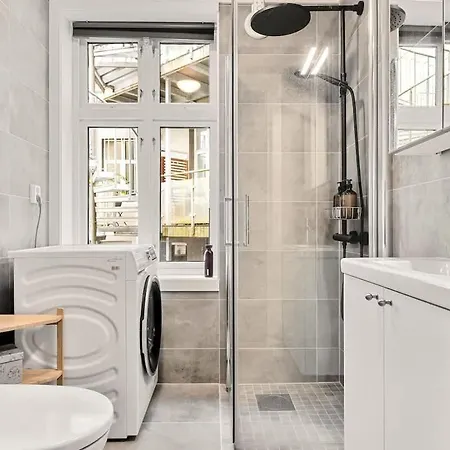 Dinbnb I Views & Street Parking In Sandviken *