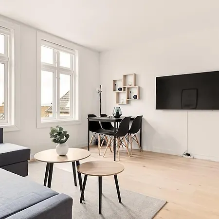 Dinbnb I Views & Street Parking In Sandviken