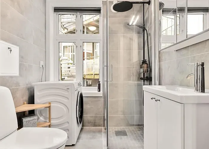 Dinbnb I Views & Street Parking In Sandviken *